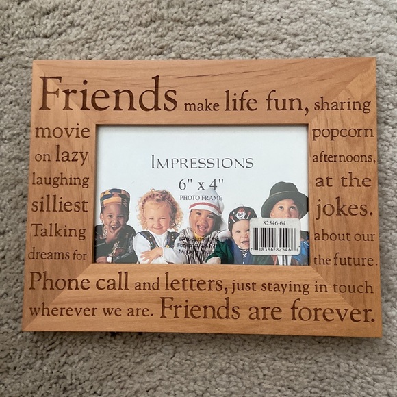 NWT Impressions “Friends make life fun” wood picture frame for 6” x 4” picture - Picture 2 of 4